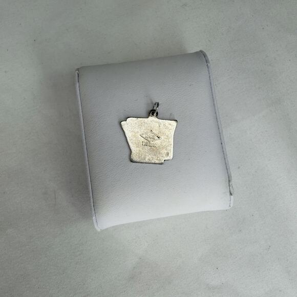 Nano Taiwan Arkansas Red Enameled Map Shape Pendant, Unknown Metal, State, City - Picture 4 of 7